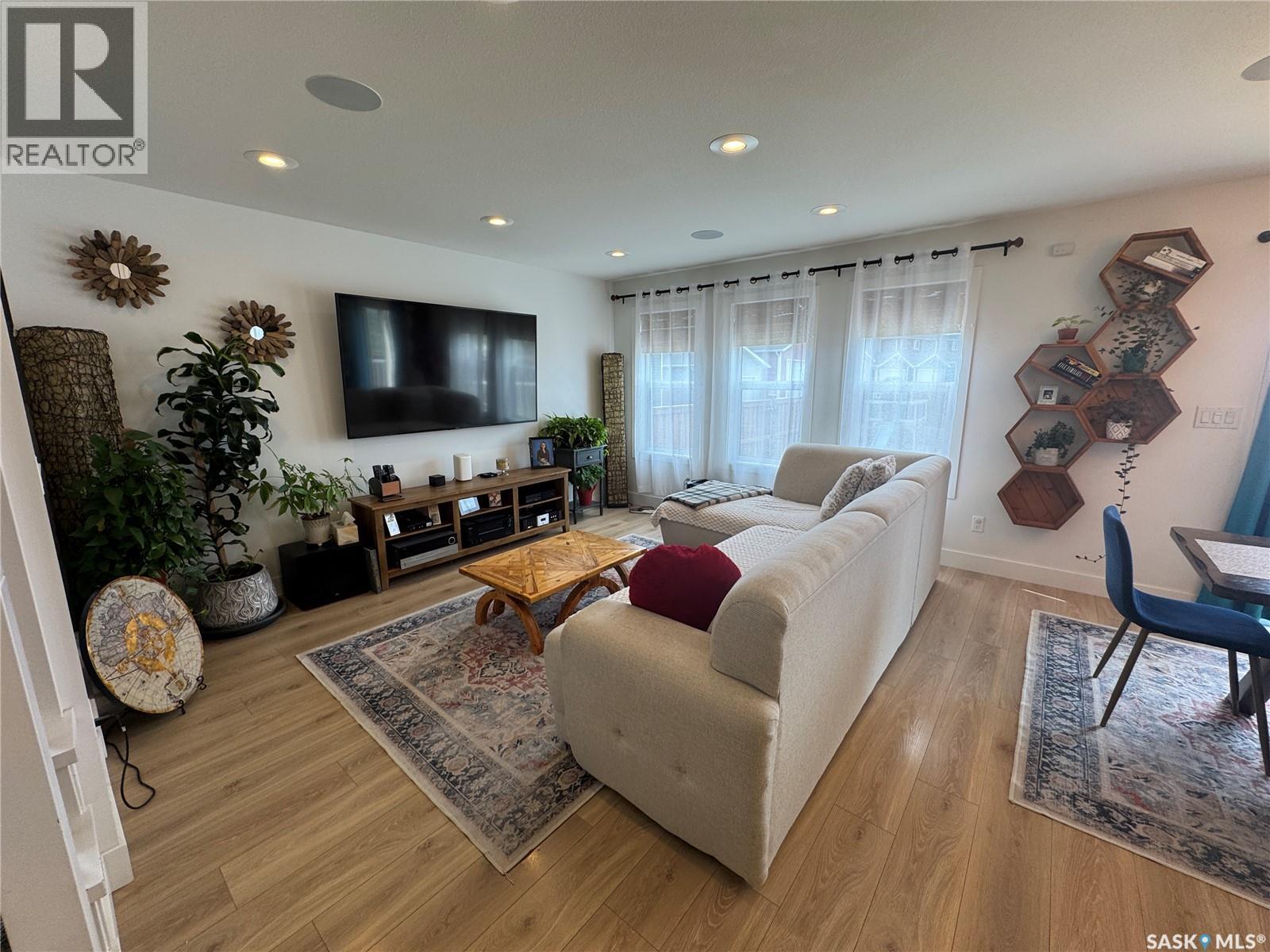 Photo 4 of 103 Stromberg Crescent, Saskatoon SK