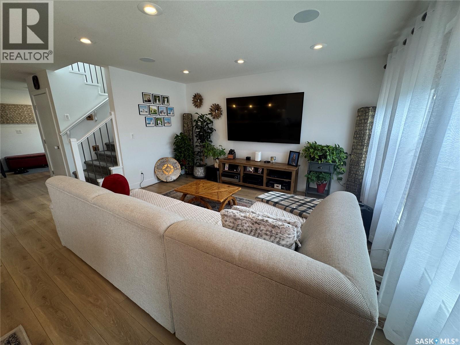 Photo 5 of 103 Stromberg Crescent, Saskatoon SK