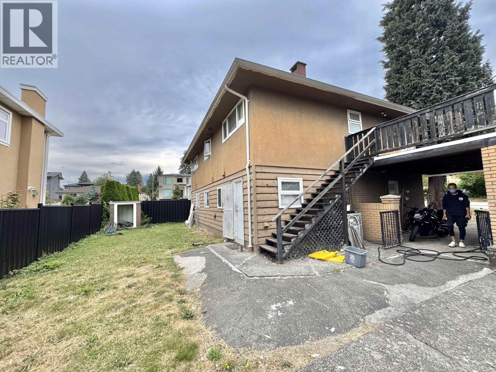 Photo 5 of 1305 Kensington Avenue, Burnaby BC