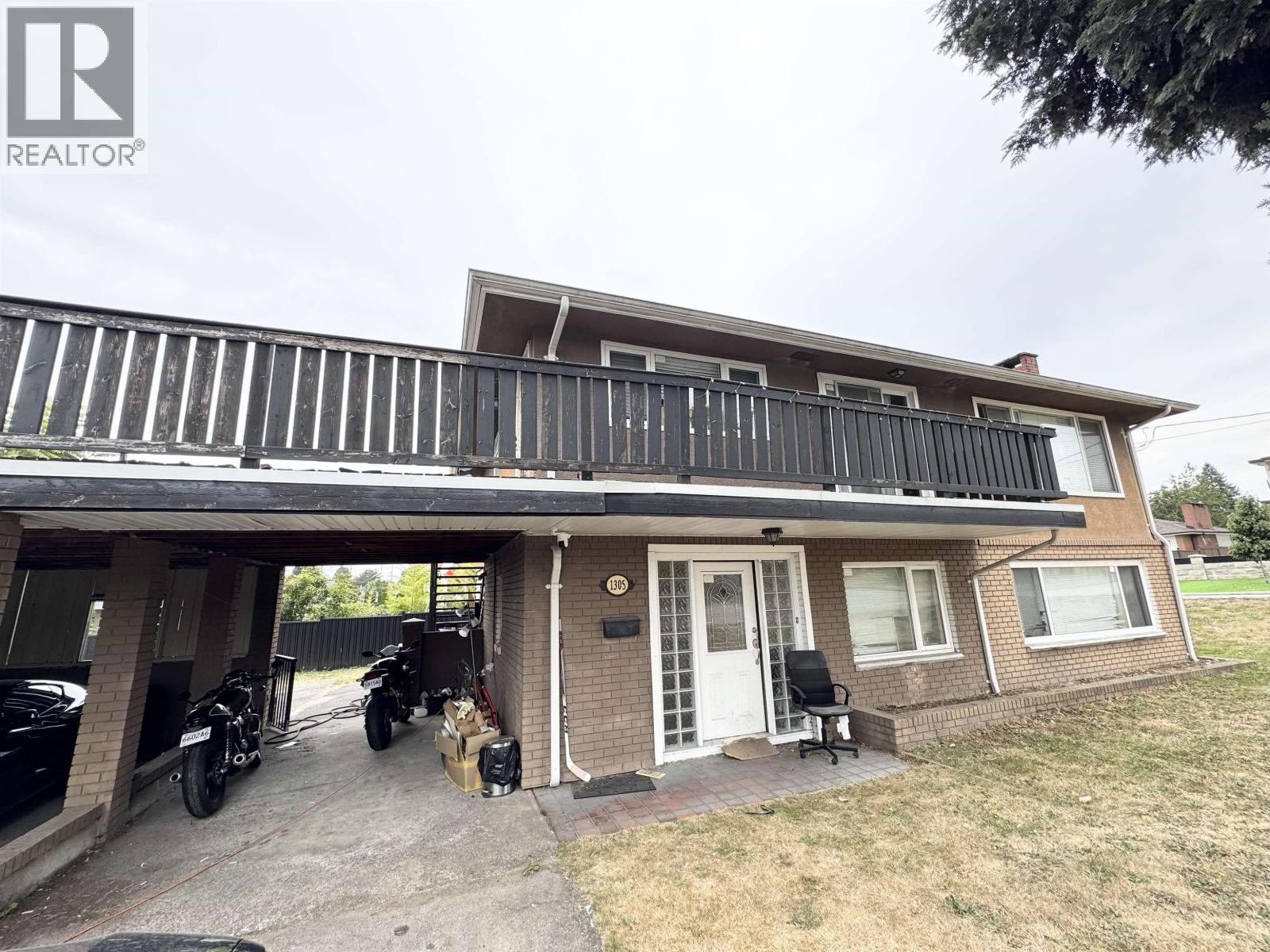 Photo 3 of 1305 Kensington Avenue, Burnaby BC