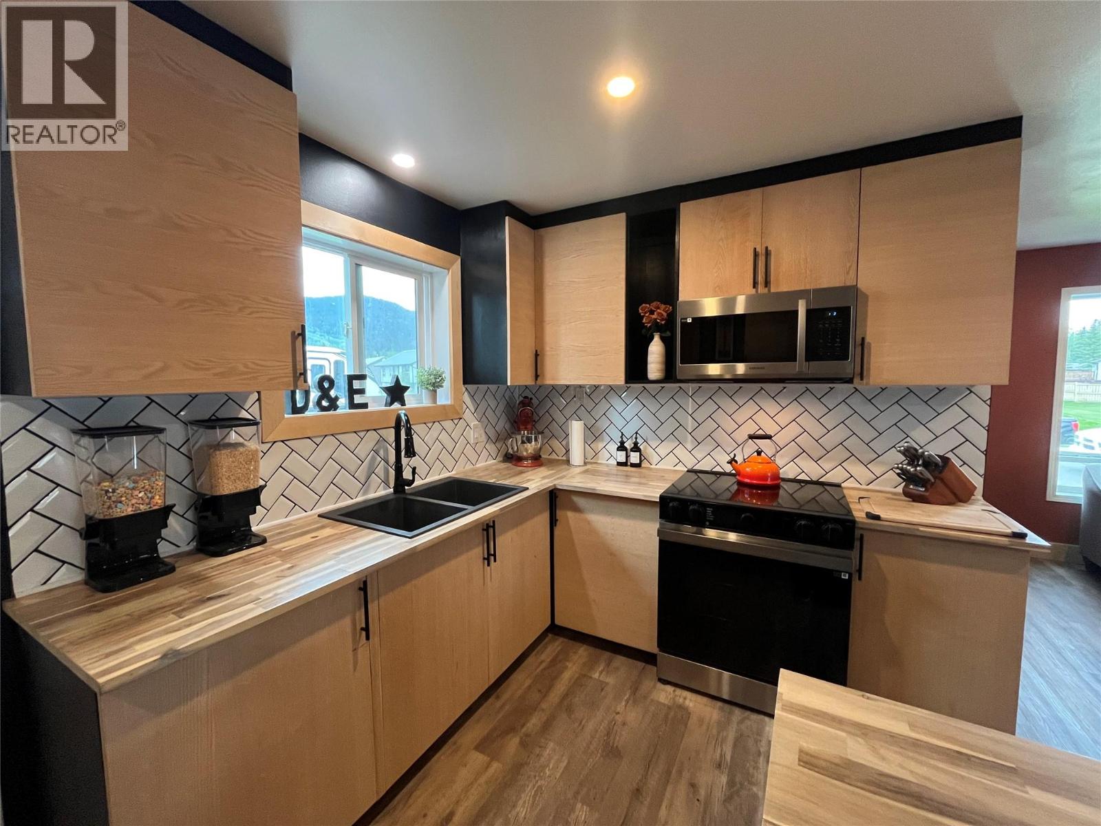 Photo 4 of 111 Birch Avenue, Tumbler Ridge BC