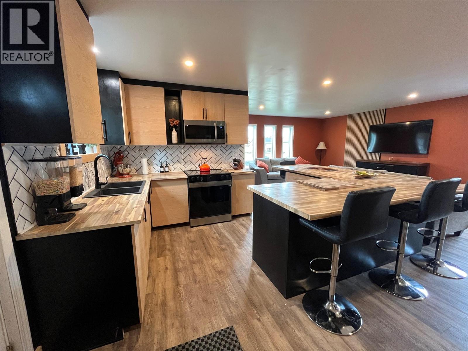 Photo 5 of 111 Birch Avenue, Tumbler Ridge BC