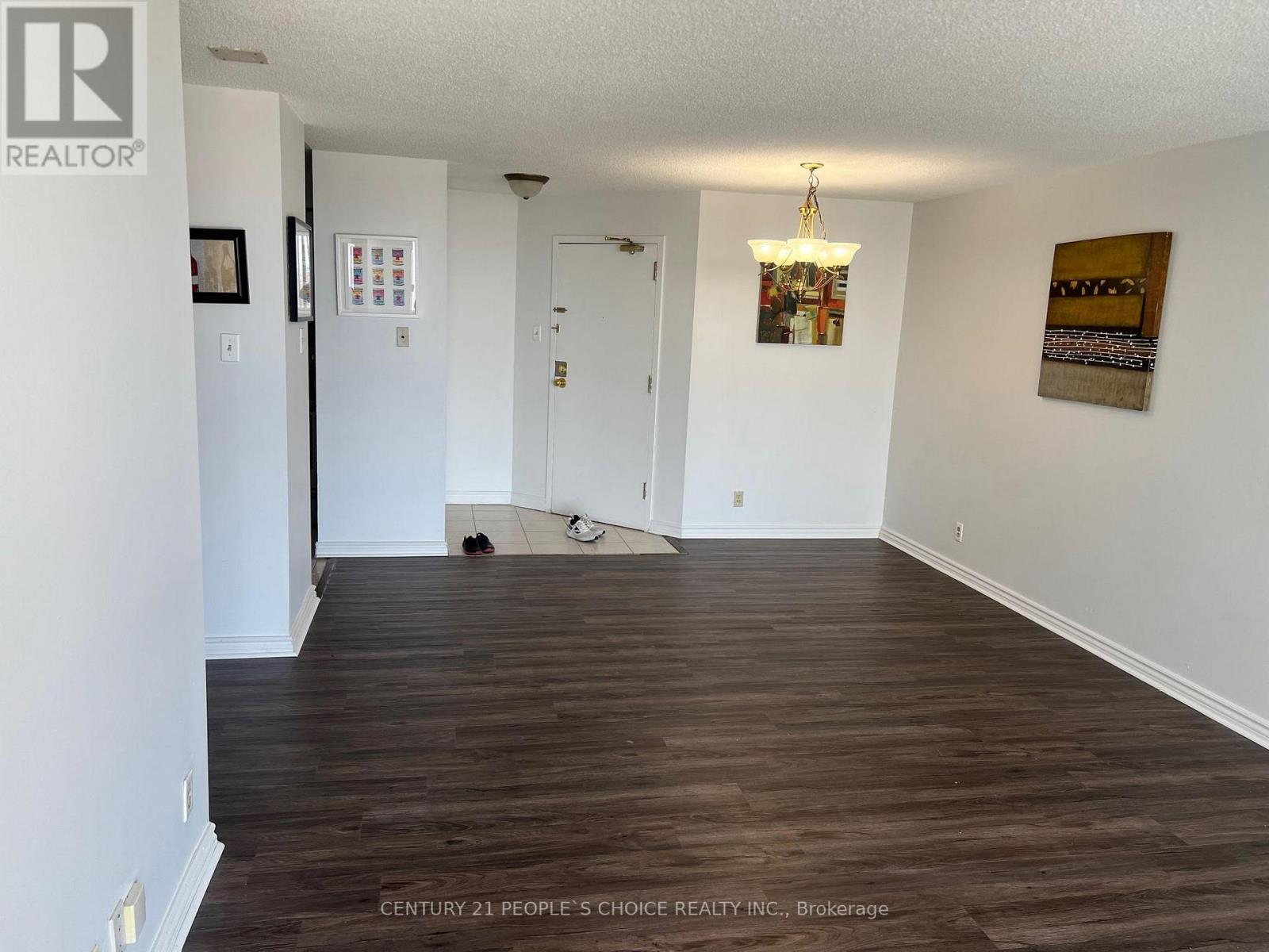 Photo 3 of 1206 25 Trailwood Drive, Mississauga ON