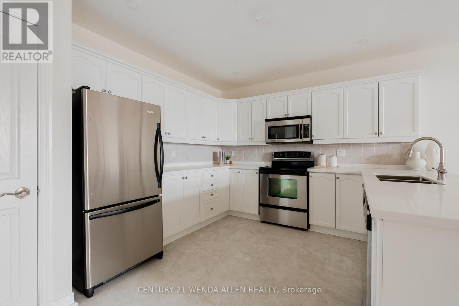 Photo 8 of 909 1998 Ironstone Drive, Burlington ON
