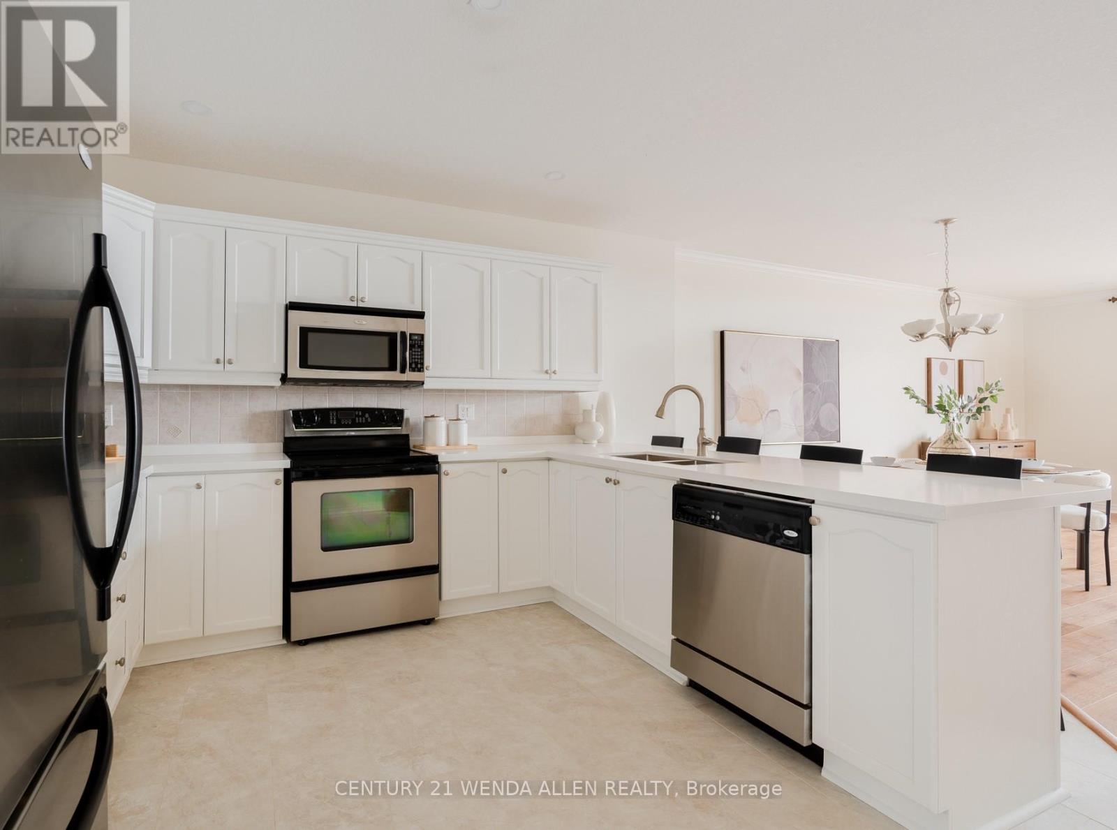 Photo 9 of 909 1998 Ironstone Drive, Burlington ON