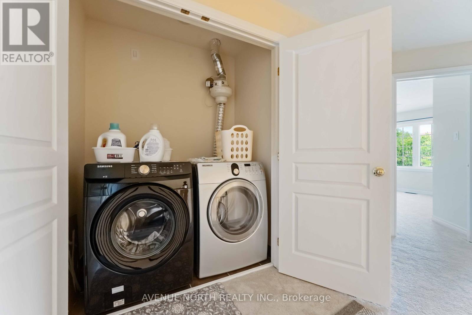 Photo 18 of 241 Waymark Crescent, Ottawa ON