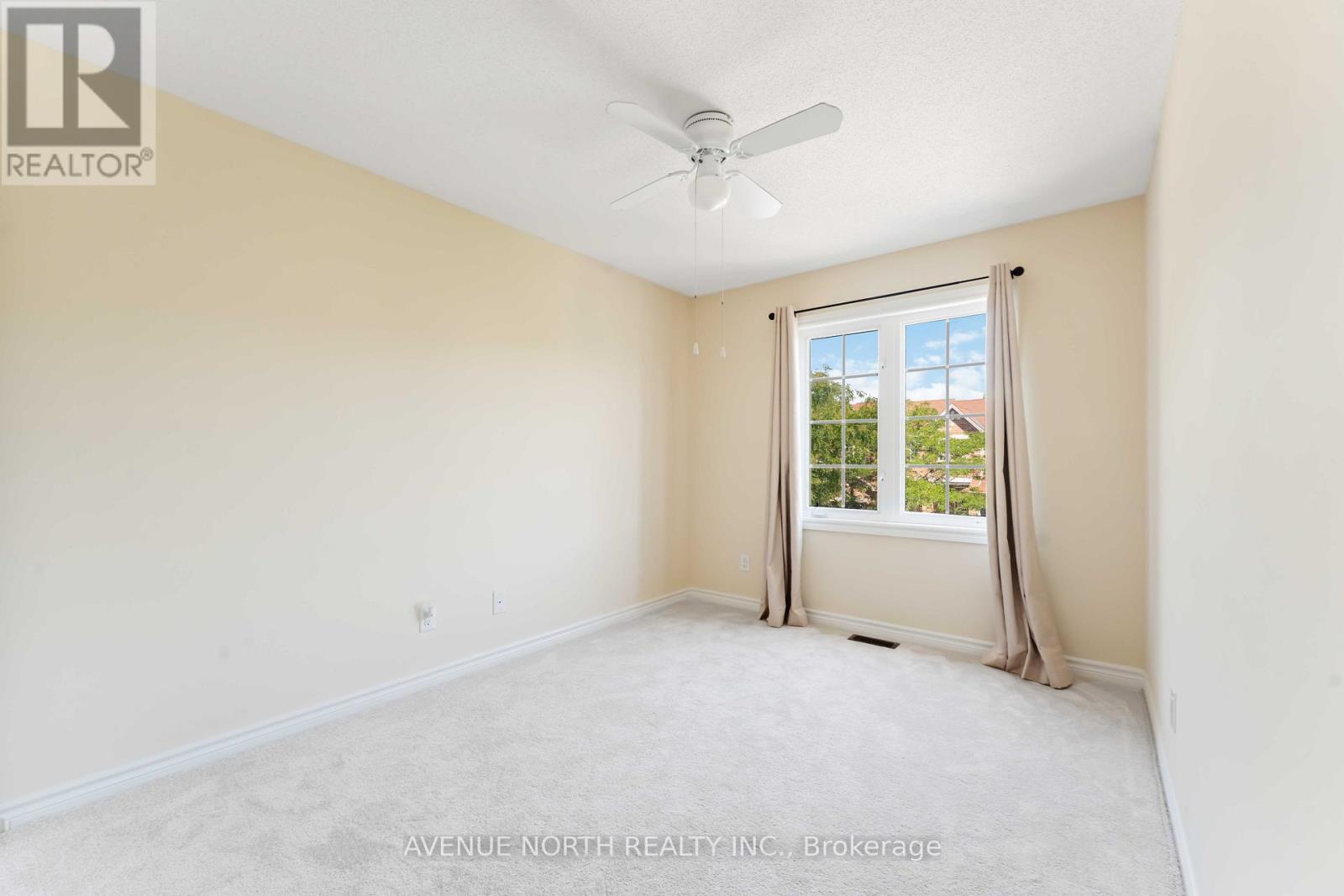 Photo 8 of 241 Waymark Crescent, Ottawa ON