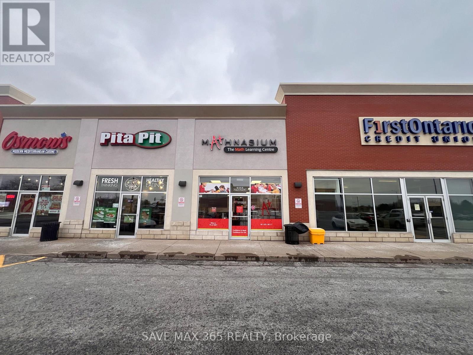 Photo 4 of 275 Fourth Avenue, St Catharines ON