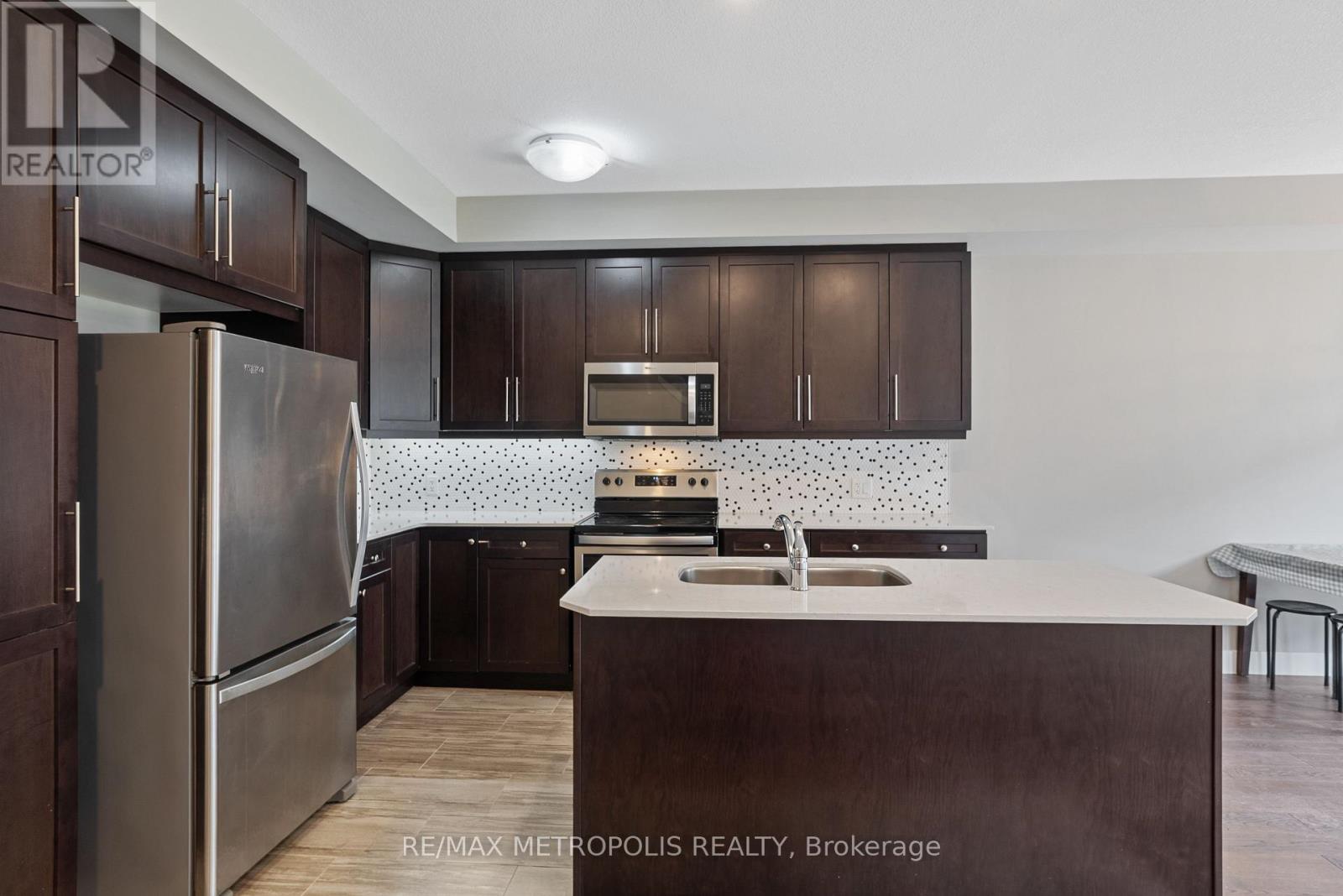 Photo 11 of 93 1960 Dalmagarry Road, London North ON