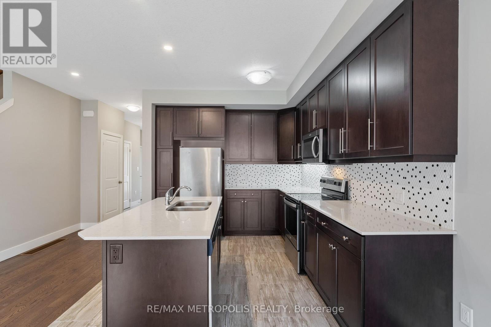 Photo 13 of 93 1960 Dalmagarry Road, London North ON