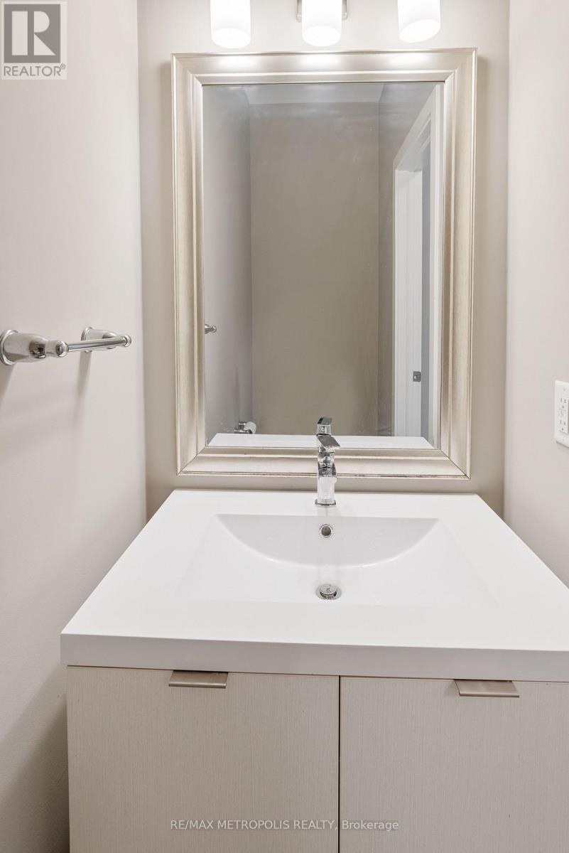 Photo 14 of 93 1960 Dalmagarry Road, London North ON