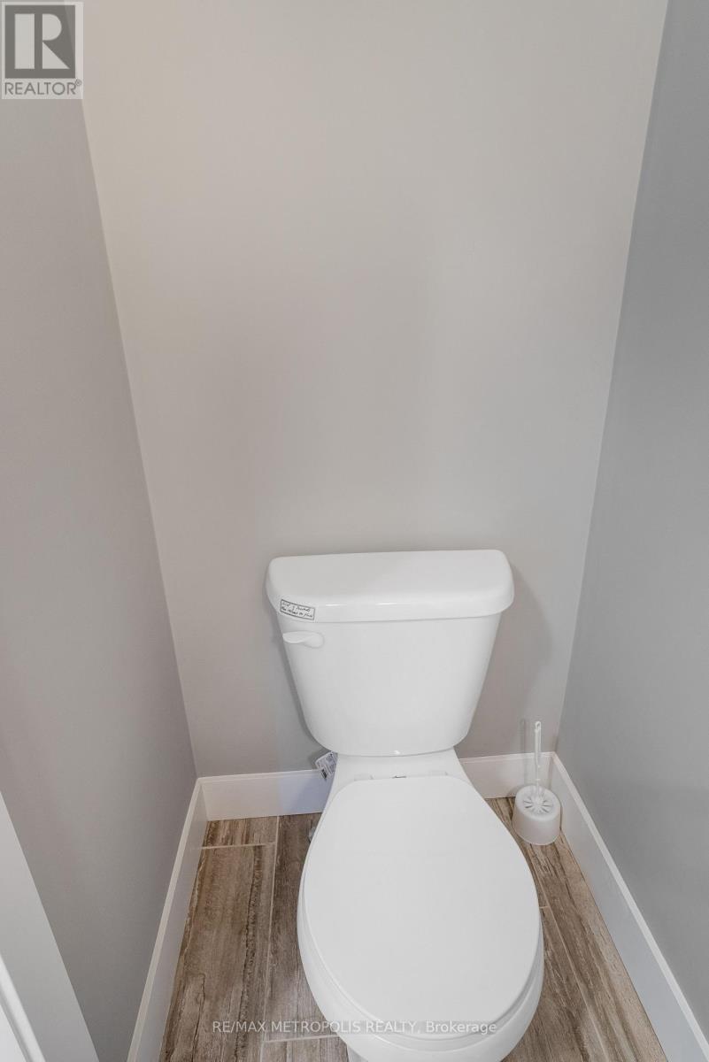 Photo 15 of 93 1960 Dalmagarry Road, London North ON
