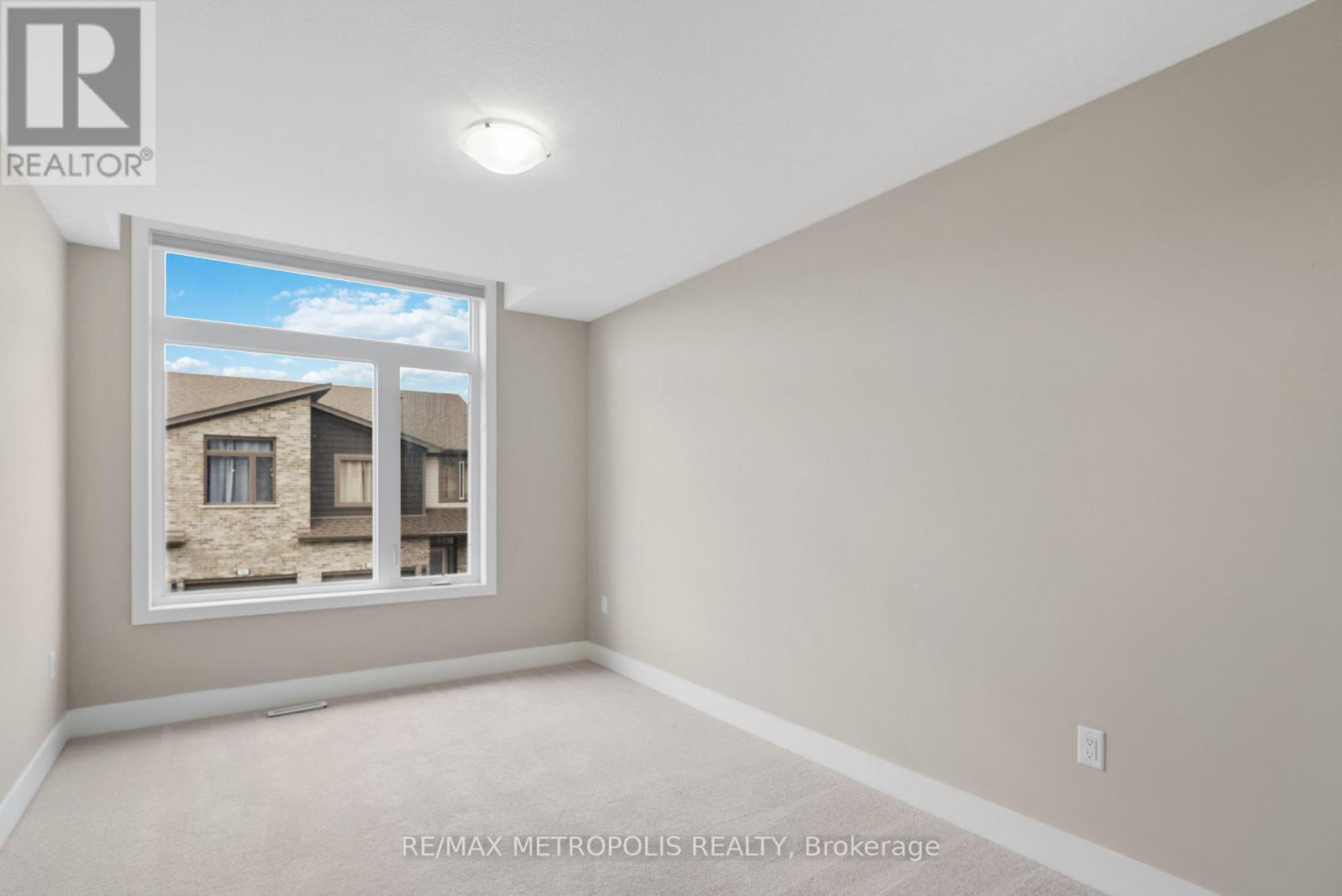 Photo 26 of 93 1960 Dalmagarry Road, London North ON
