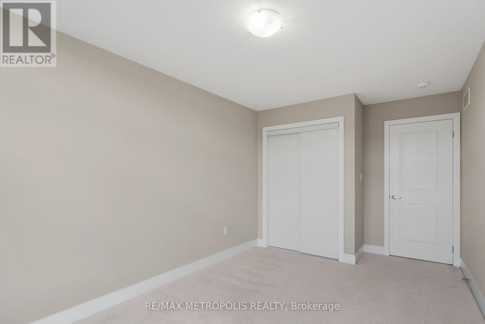 Photo 27 of 93 1960 Dalmagarry Road, London North ON