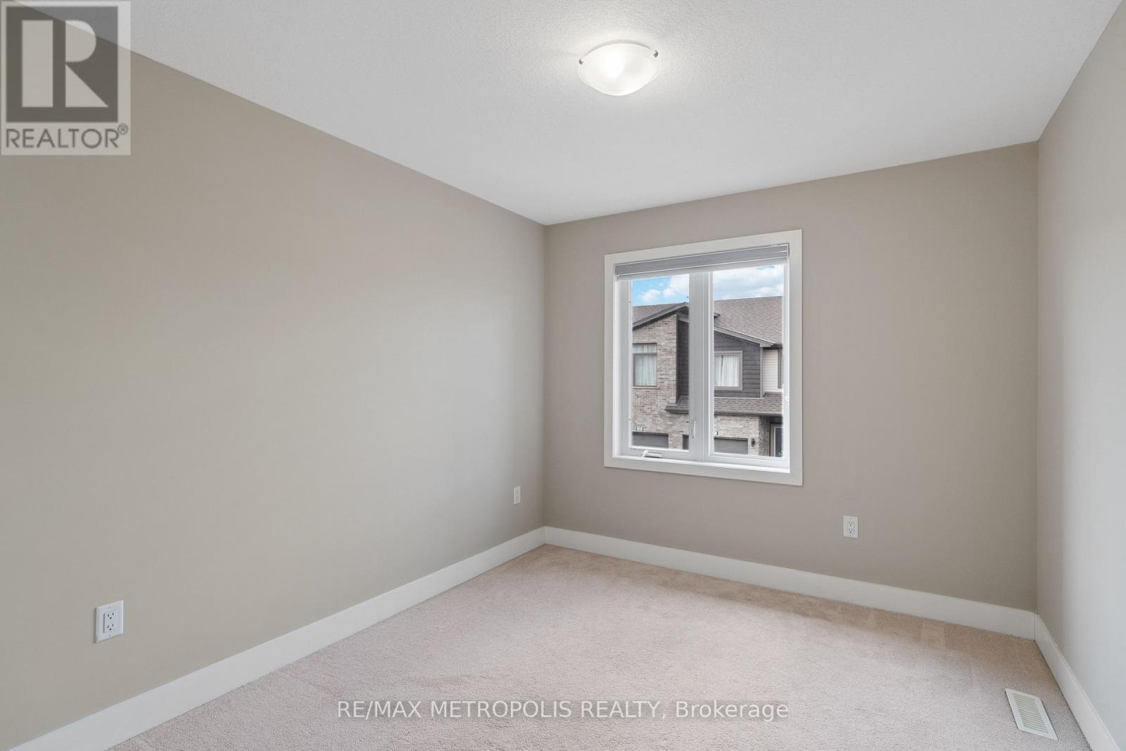 Photo 30 of 93 1960 Dalmagarry Road, London North ON