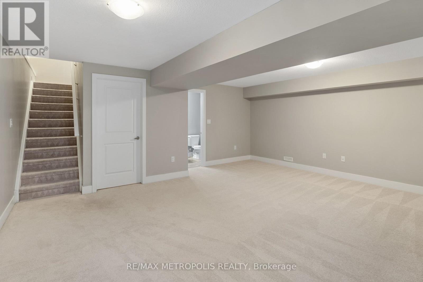 Photo 33 of 93 1960 Dalmagarry Road, London North ON