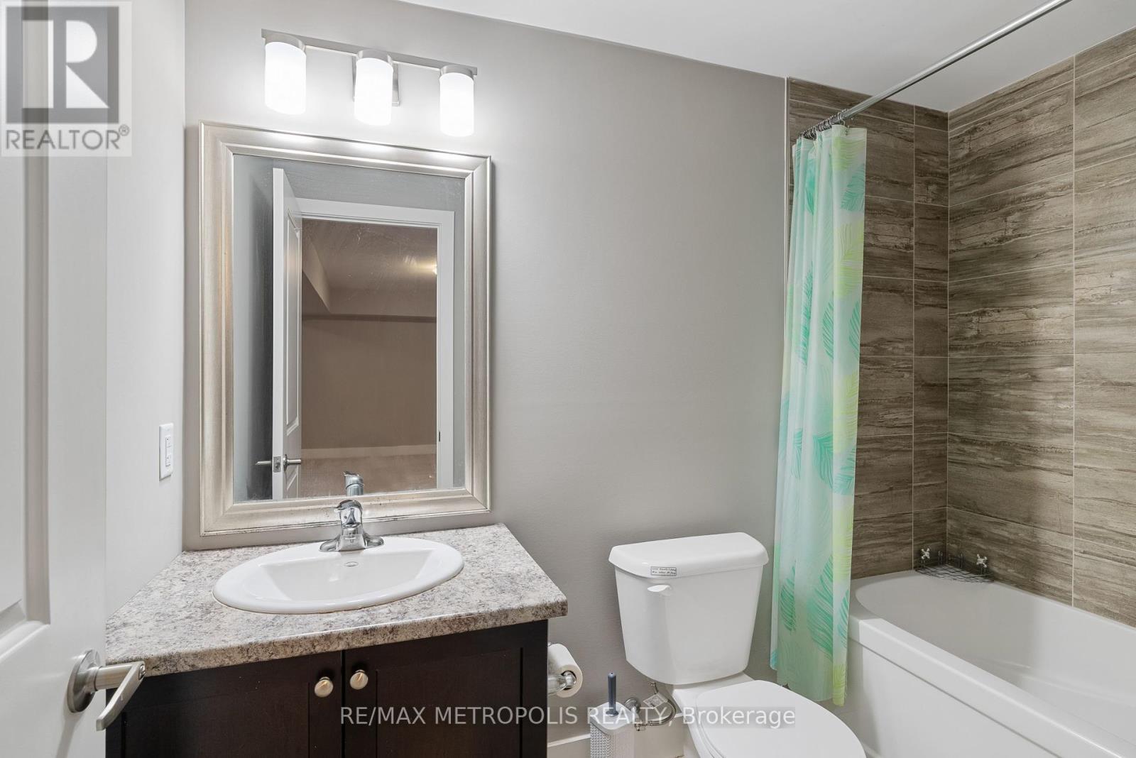 Photo 35 of 93 1960 Dalmagarry Road, London North ON