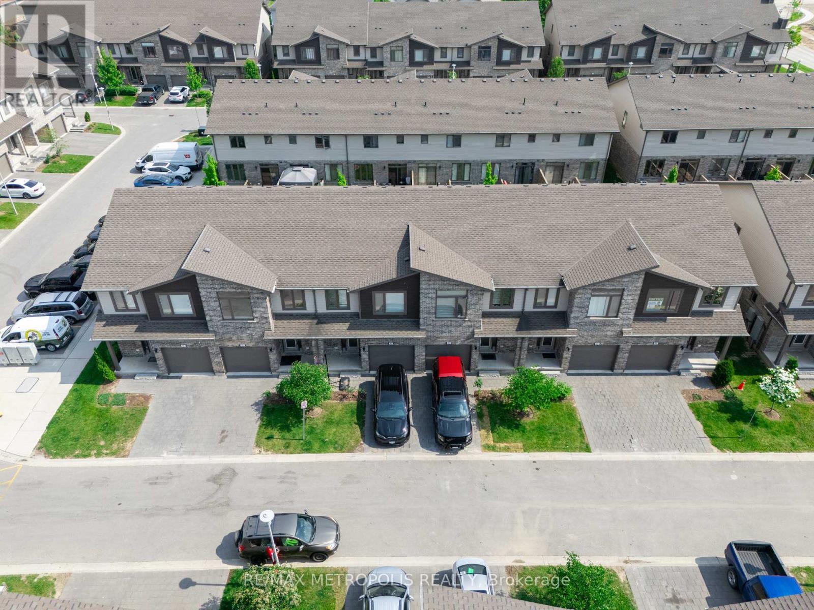 Photo 4 of 93 1960 Dalmagarry Road, London North ON