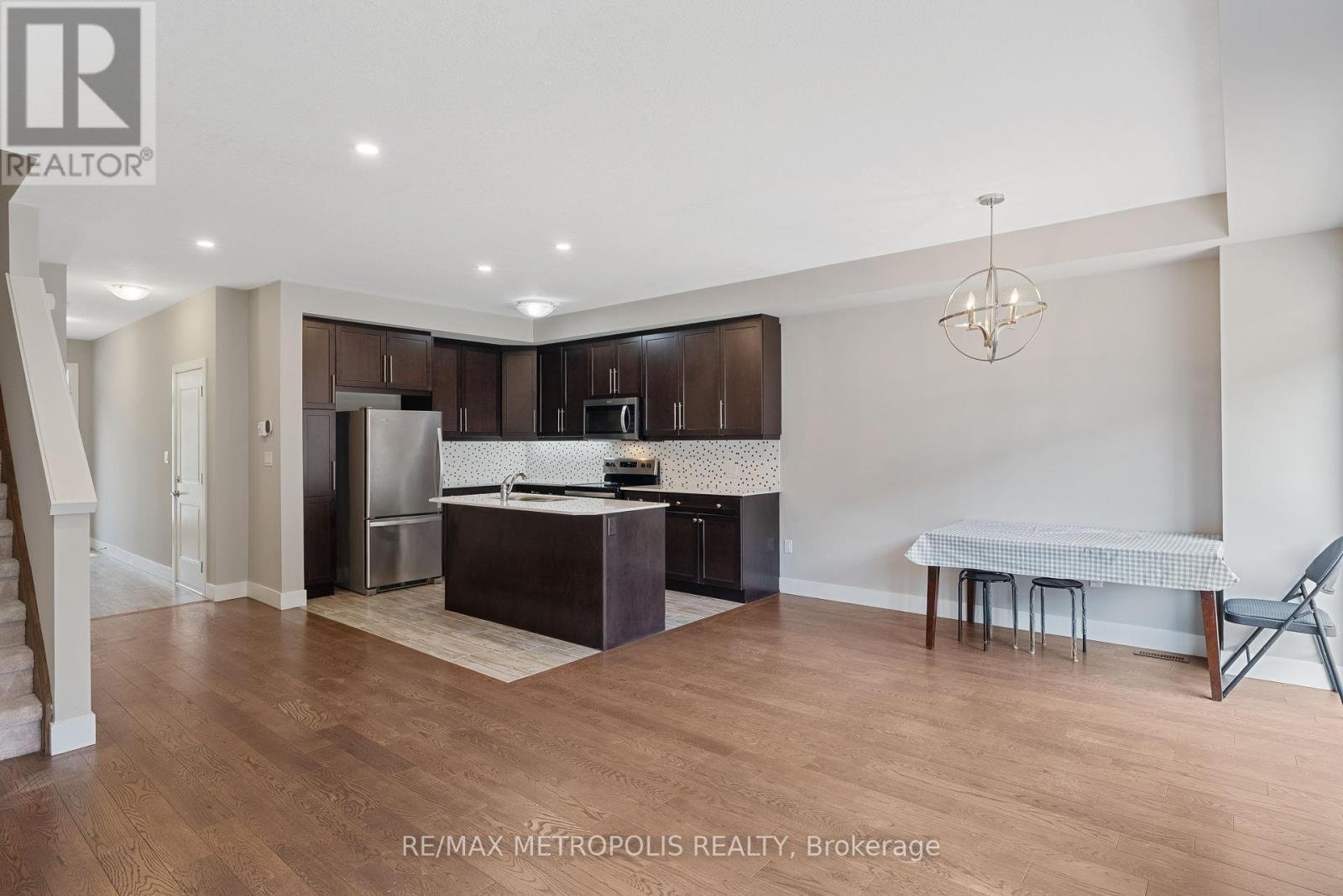 Photo 6 of 93 1960 Dalmagarry Road, London North ON