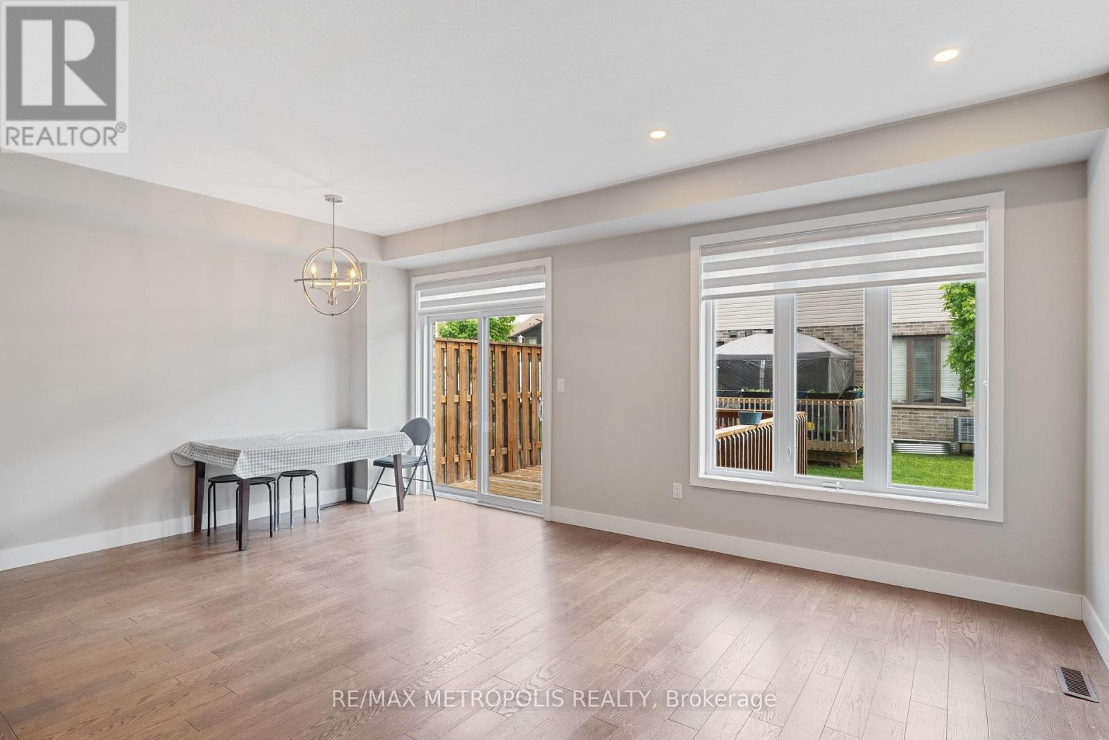 Photo 7 of 93 1960 Dalmagarry Road, London North ON