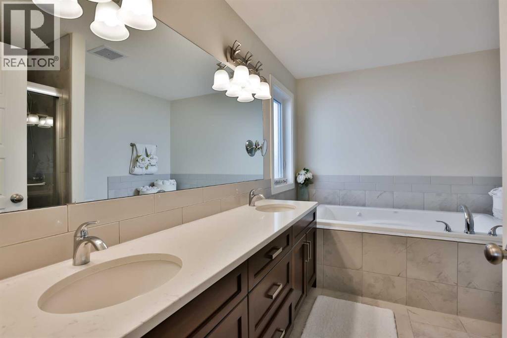 Photo 12 of 21 Riverford Close W, Lethbridge AB