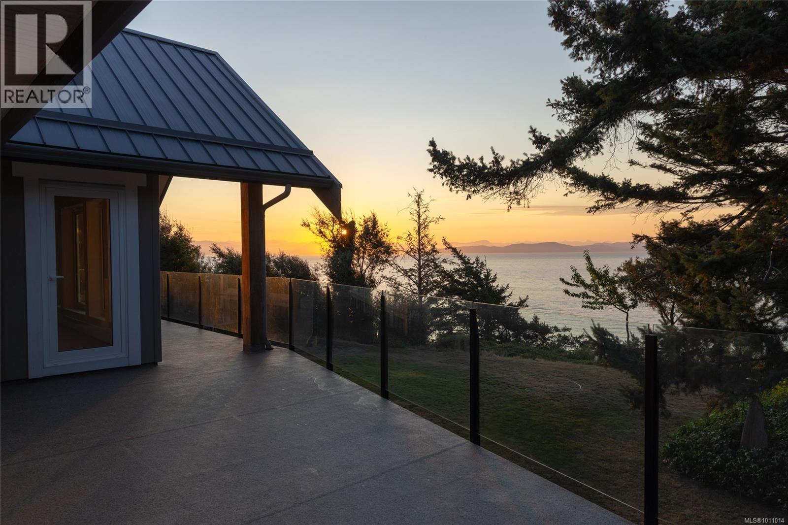 1107 Kye Bay Rd, Comox