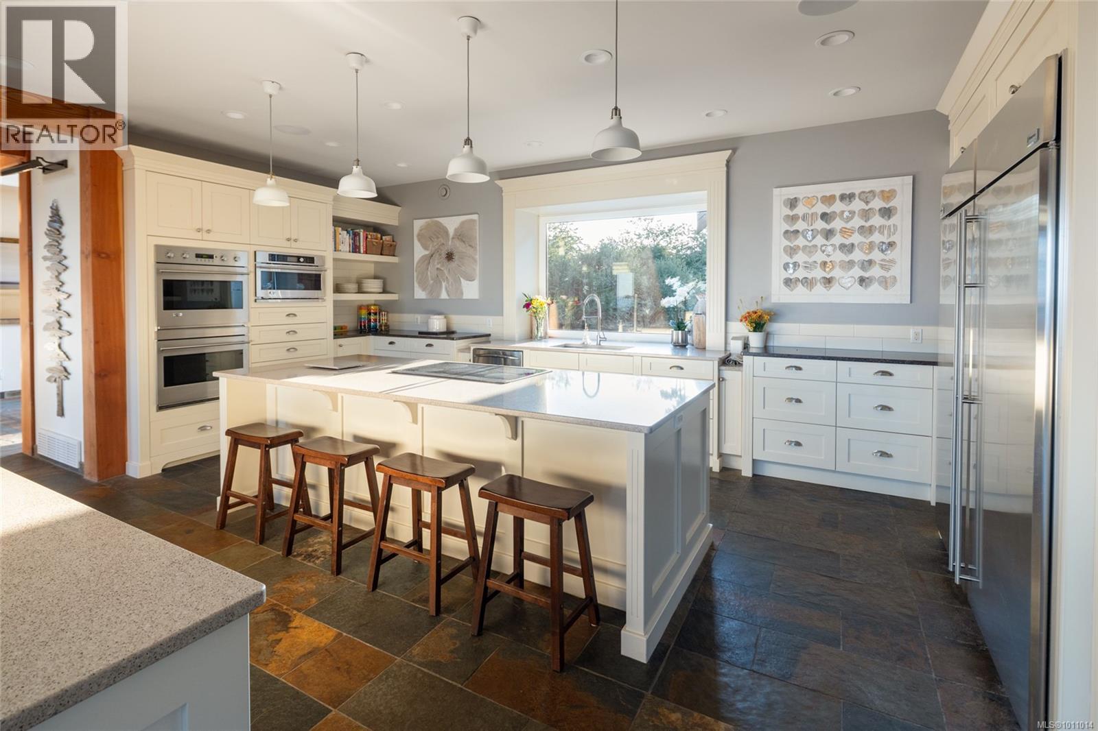 1107 Kye Bay Rd, Comox