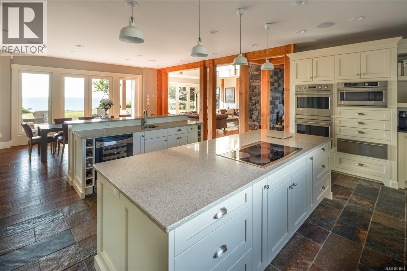 1107 Kye Bay Rd, Comox