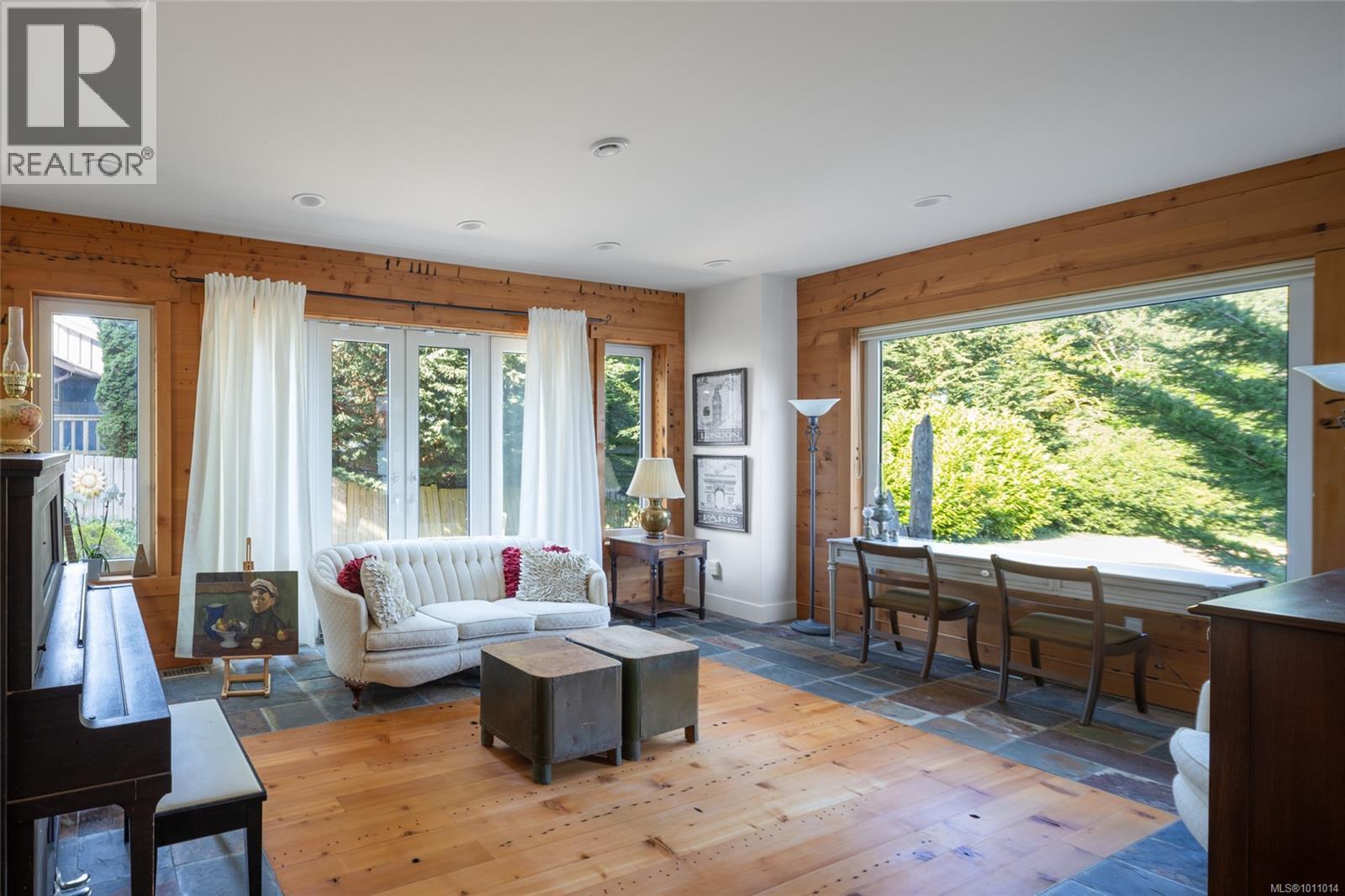 1107 Kye Bay Rd, Comox