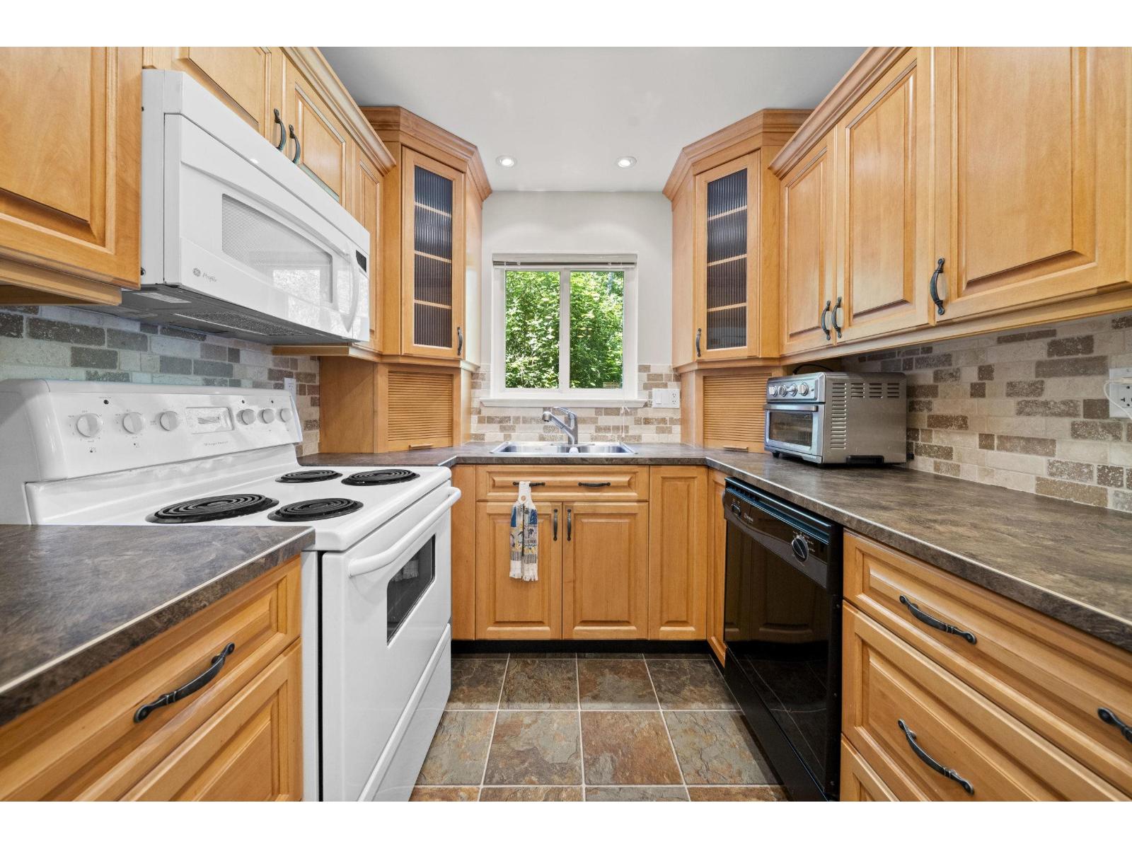 Photo 31 of 14539 78 Avenue, Surrey BC