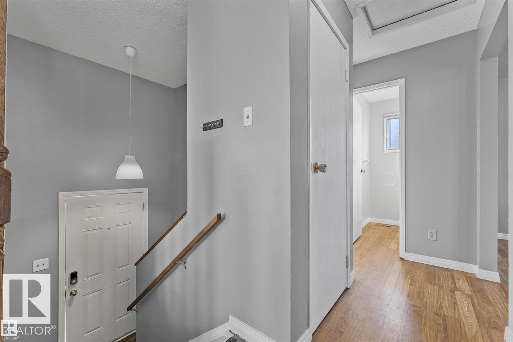 Photo 16 of 4912 36 Av Nw, Edmonton AB