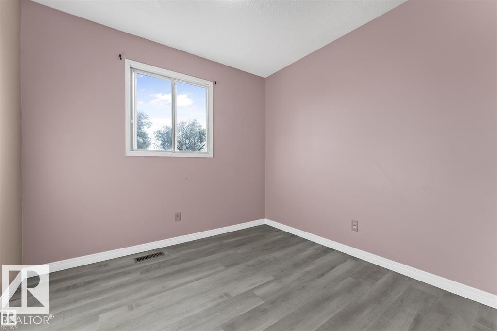 Photo 18 of 4912 36 Av Nw, Edmonton AB