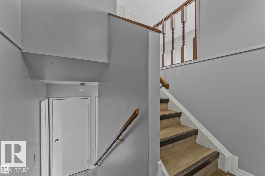 Photo 20 of 4912 36 Av Nw, Edmonton AB