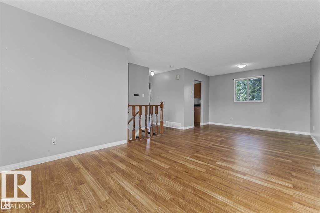 Photo 9 of 4912 36 Av Nw, Edmonton AB