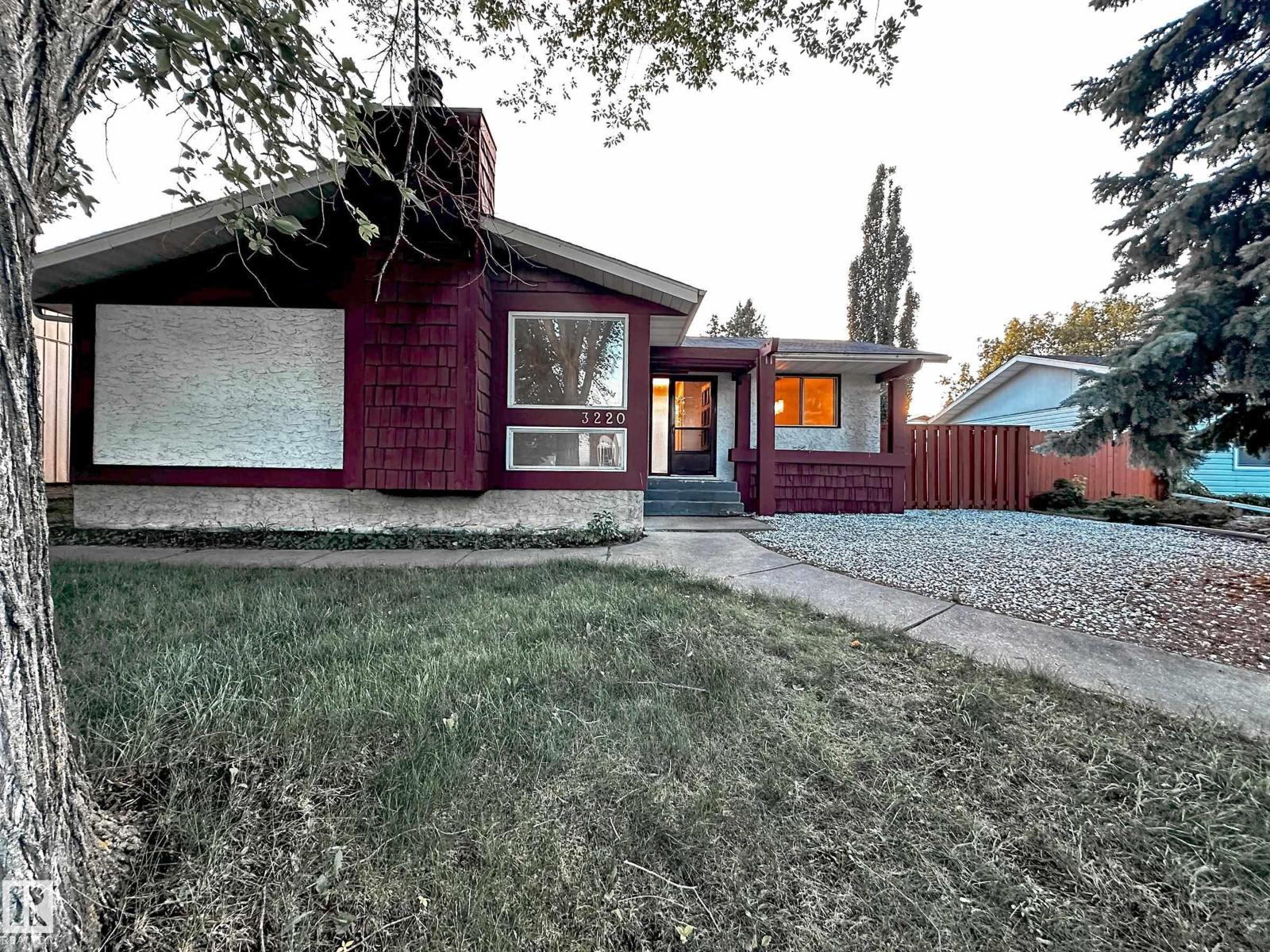 Photo 43 of 3220 114 St Nw, Edmonton AB