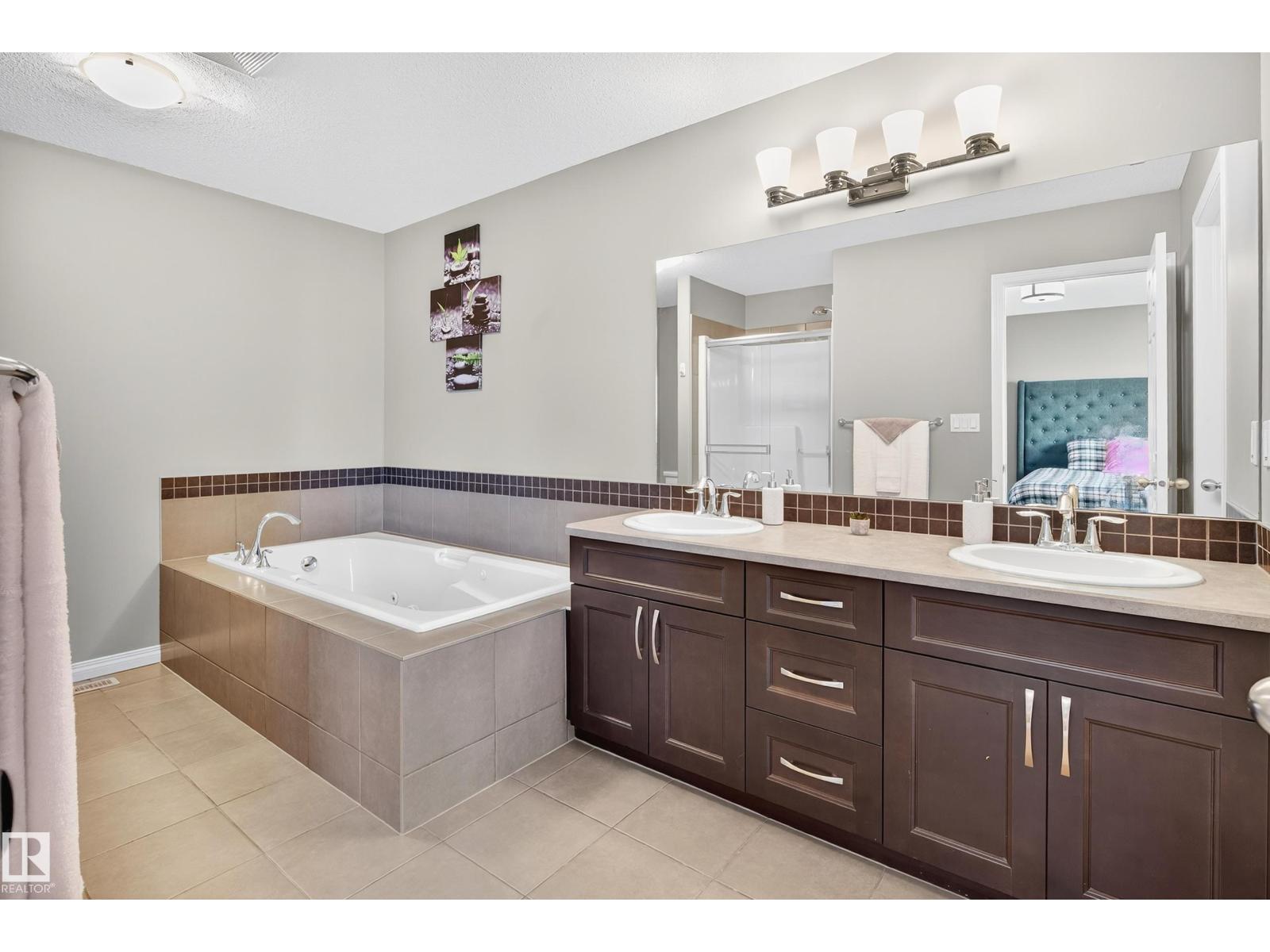 Photo 2 of 20615 130 Av Nw, Edmonton AB