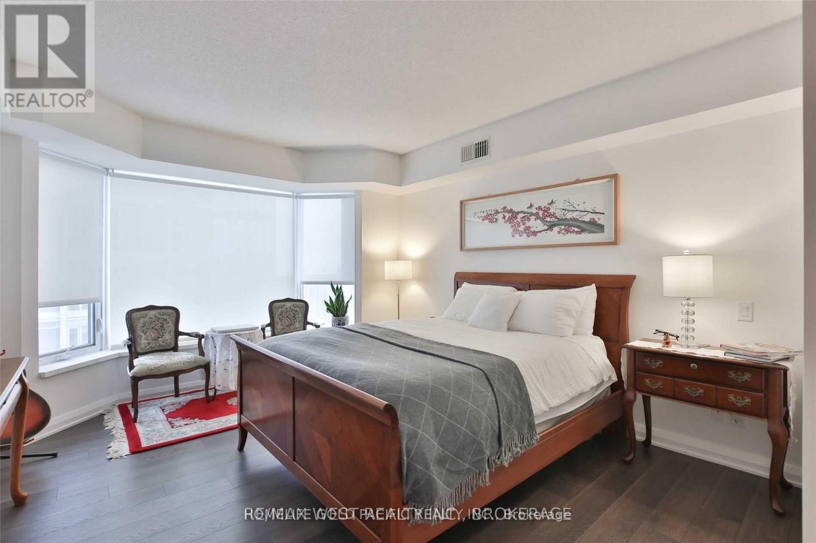 Photo 13 of 2313 155 Yorkville Avenue, Toronto ON
