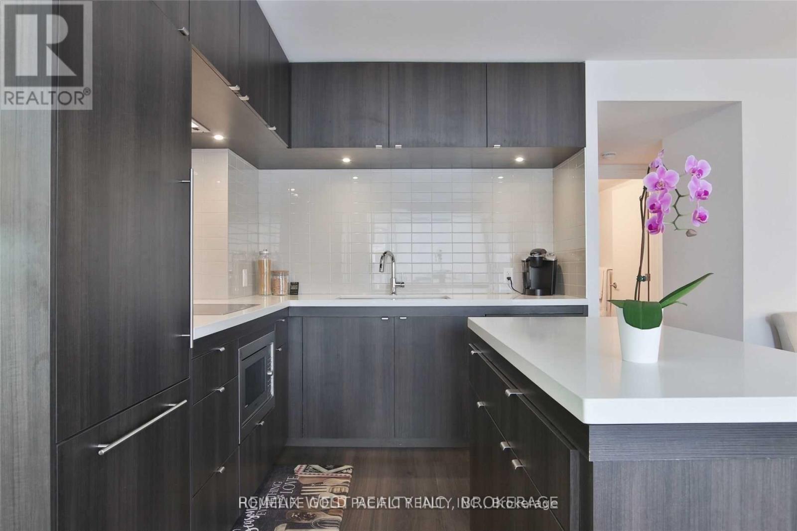 Photo 11 of 2313 155 Yorkville Avenue, Toronto ON