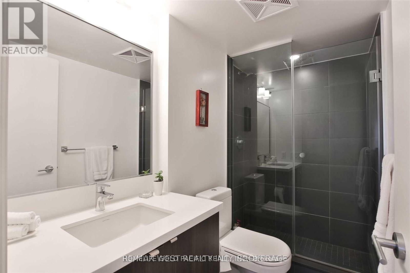 Photo 18 of 2313 155 Yorkville Avenue, Toronto ON