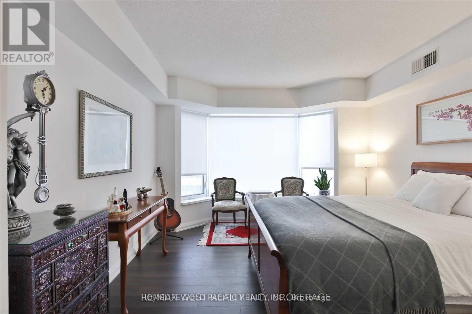 Photo 14 of 2313 155 Yorkville Avenue, Toronto ON