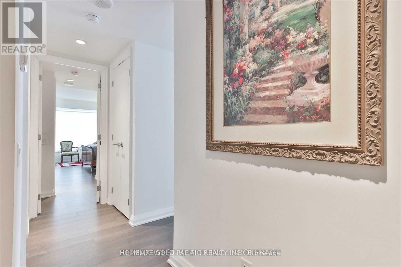 Photo 4 of 2313 155 Yorkville Avenue, Toronto ON