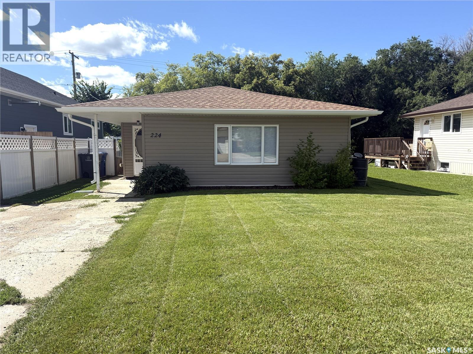 Photo 2 of 224 Thomson Street, Outlook SK