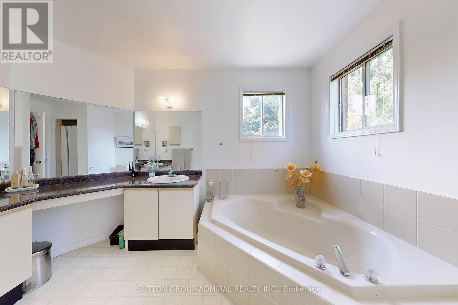 Photo 21 of 184 Hanmer Street W, Barrie ON