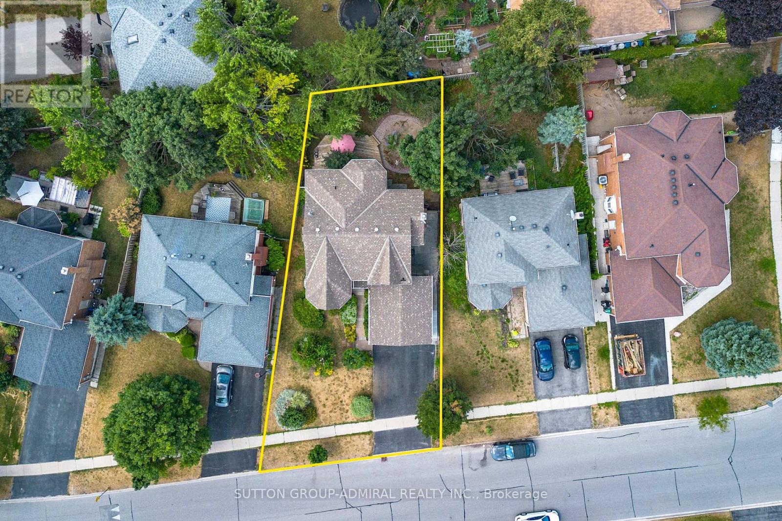 Photo 32 of 184 Hanmer Street W, Barrie ON