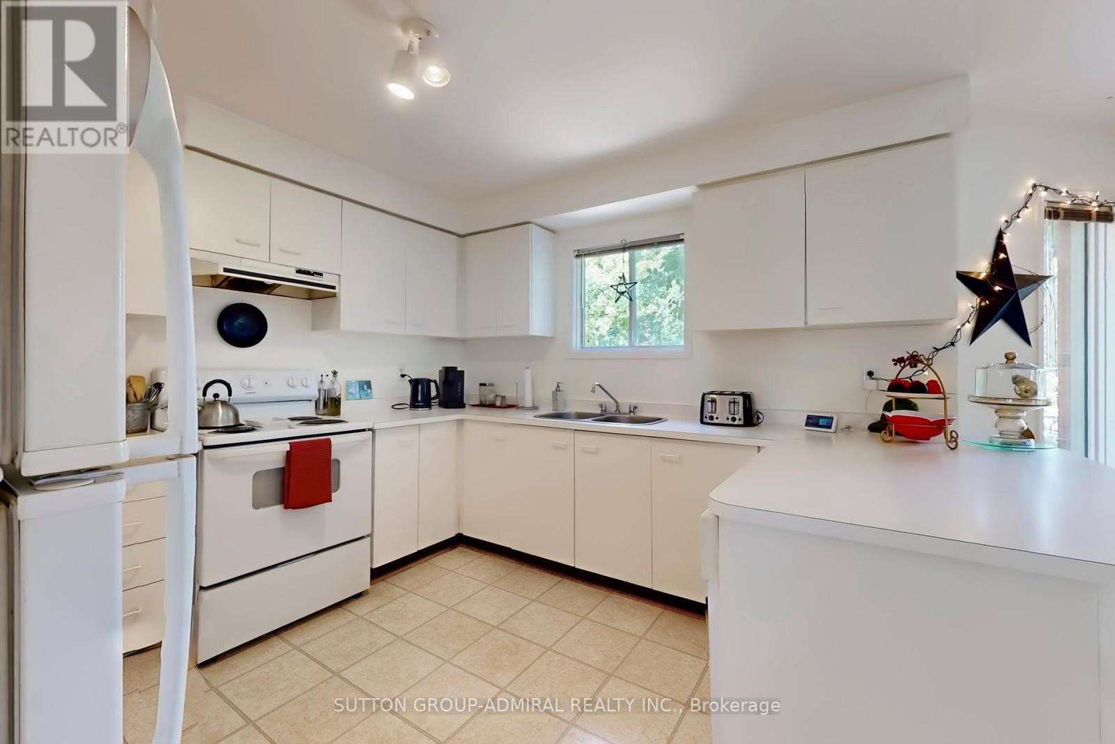Photo 13 of 184 Hanmer Street W, Barrie ON