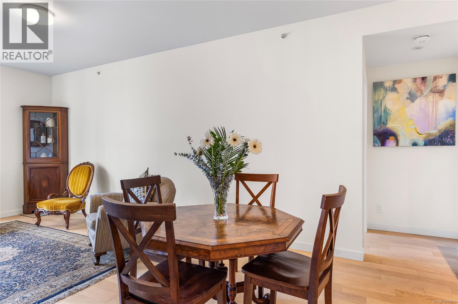 304 550 Michigan Street, Victoria