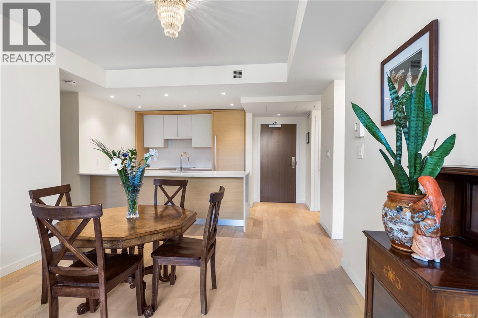 304 550 Michigan Street, Victoria