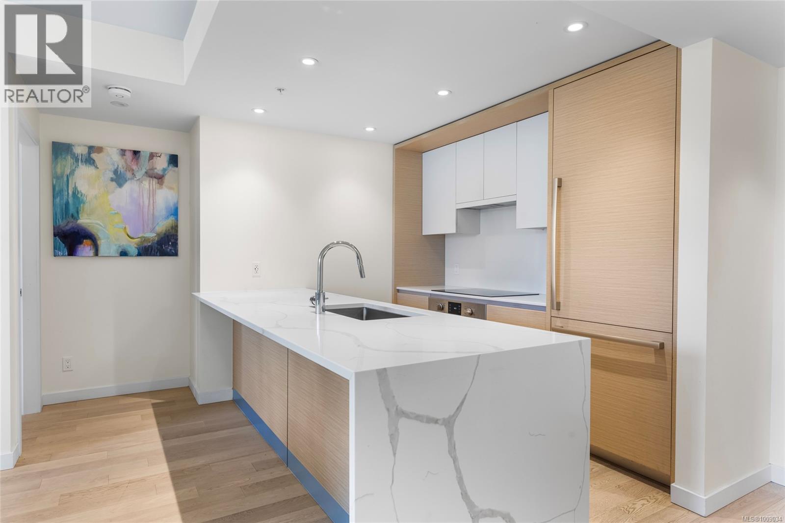 304 550 Michigan Street, Victoria