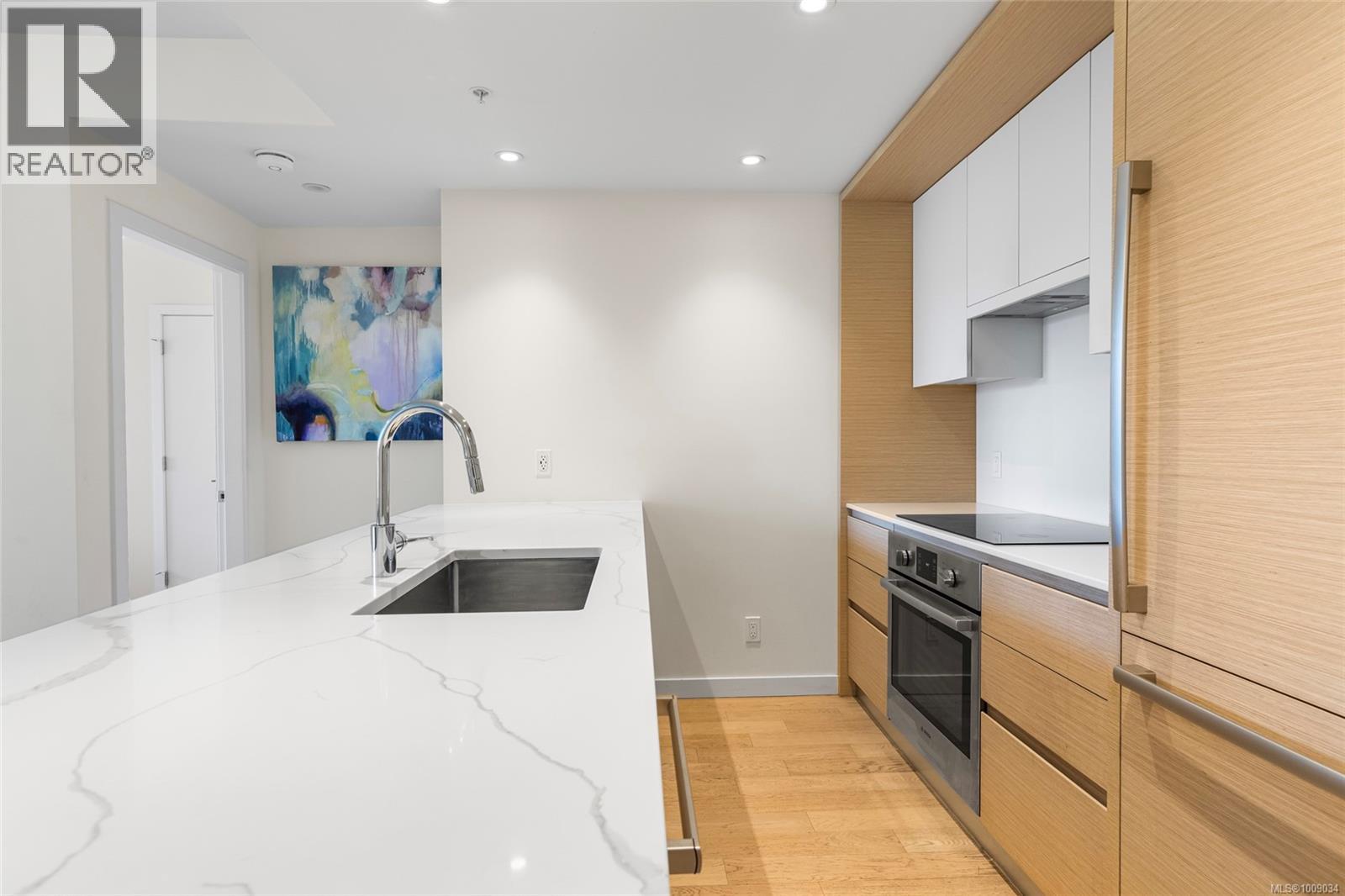 304 550 Michigan Street, Victoria