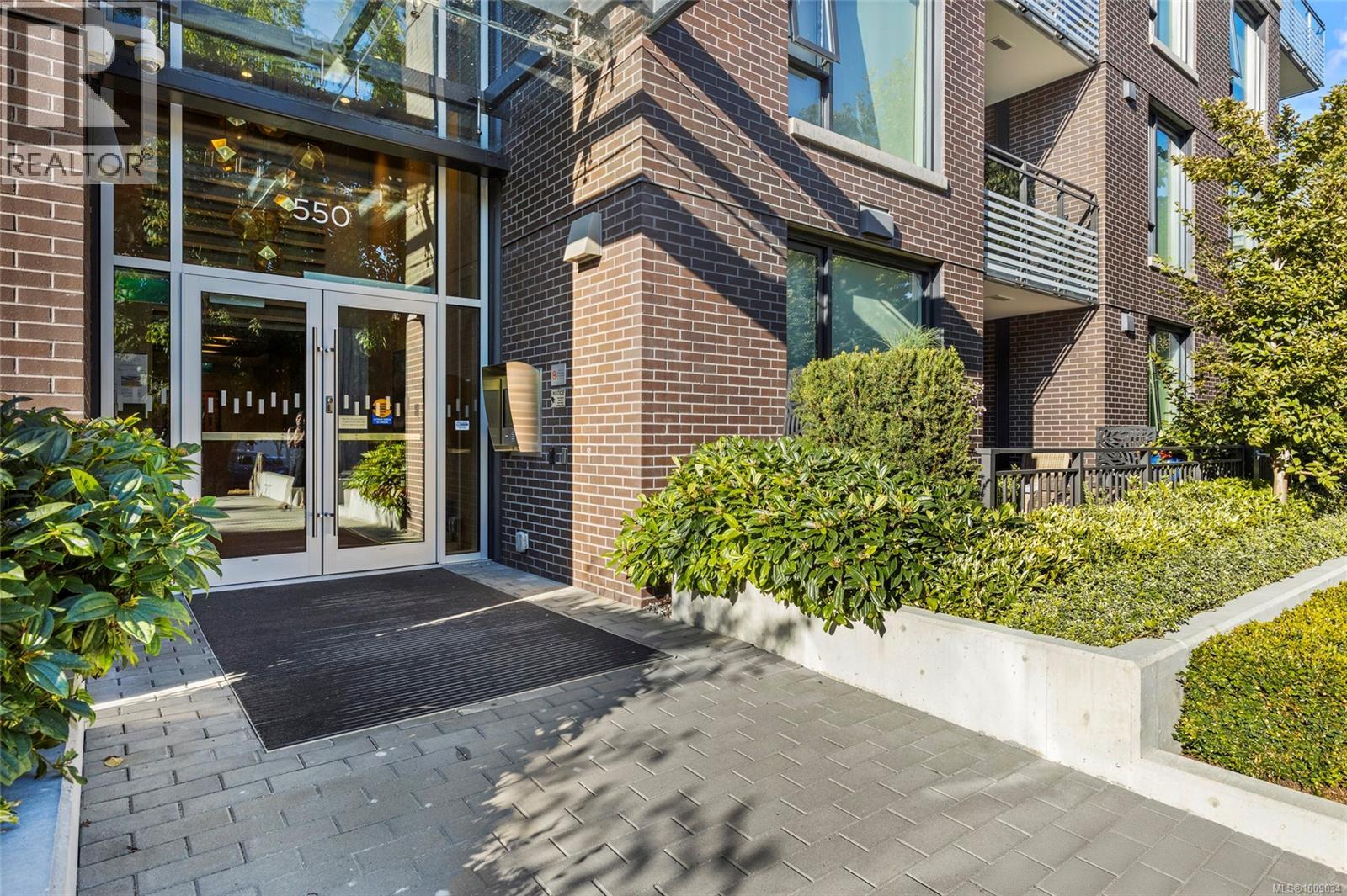 304 550 Michigan Street, Victoria